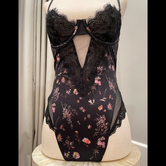 ❤️ EXQUISITE BRAND NEW NEVER WORN GORGEOUS & SEXY VS SATIN FLOWER PRINT TEDDY! 😍 - Picture 9 of 11
